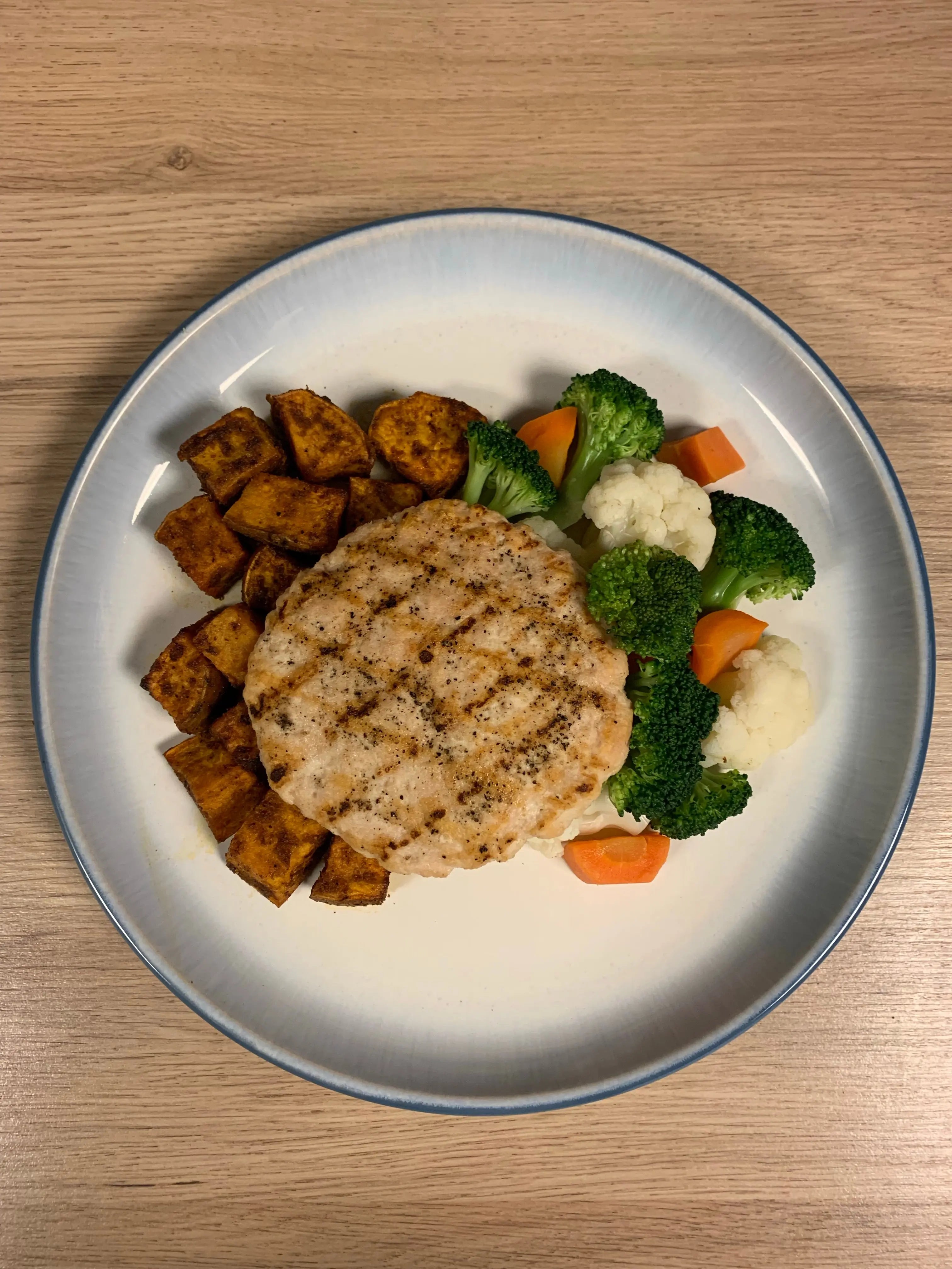 Turkey Patty, Sweet Potato, Mixed Vegetables Meal Meal Prep Ottawa