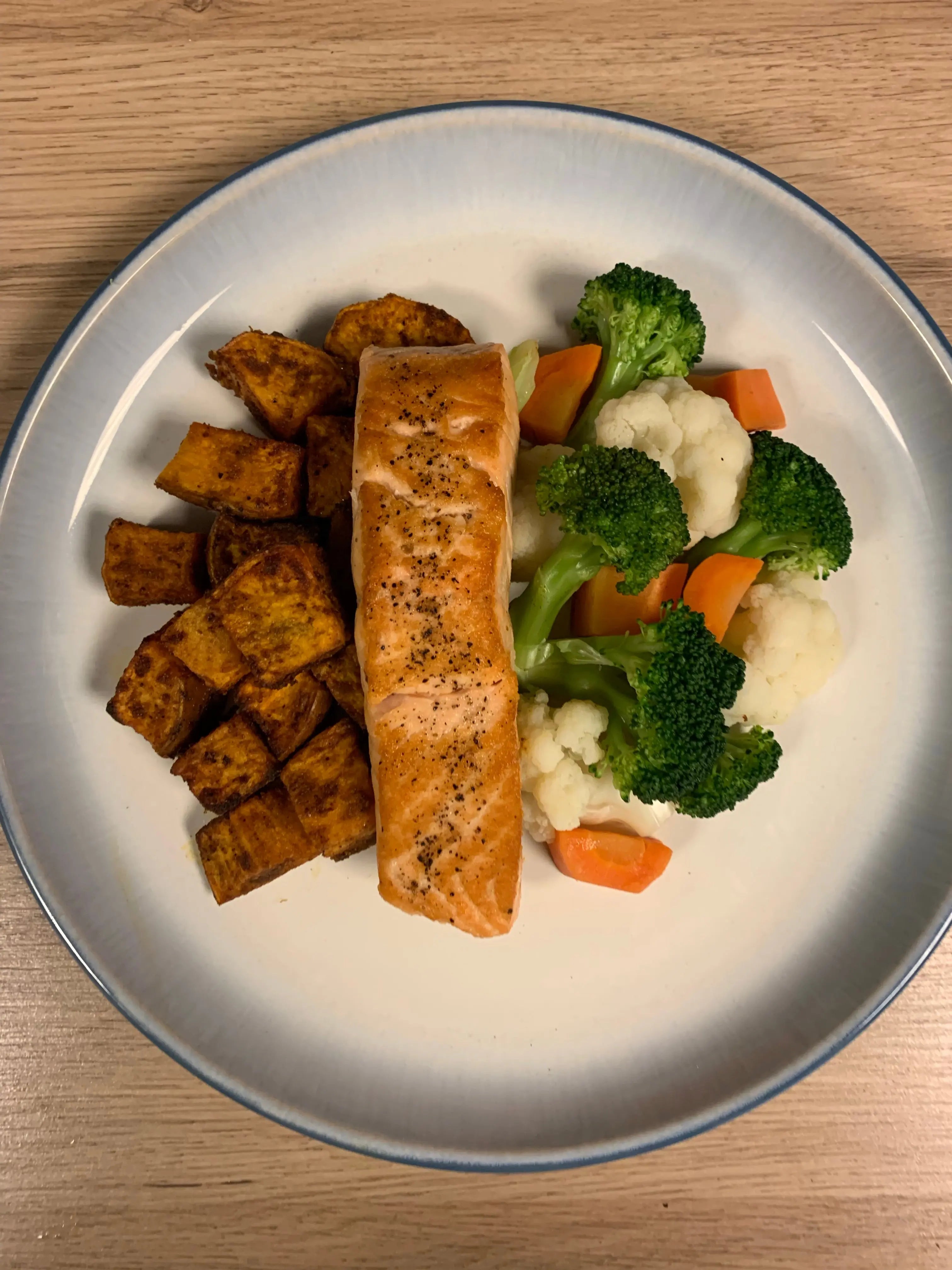 Salmon, Sweet Potato, Mixed Vegetables Meal Meal Prep Ottawa